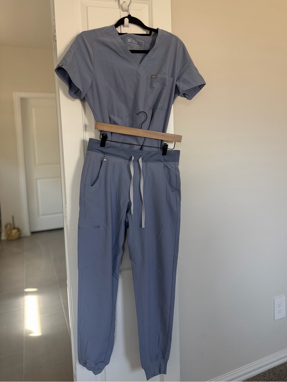 Figs Women's Slate Blue Scrub Top & Jogger Set
